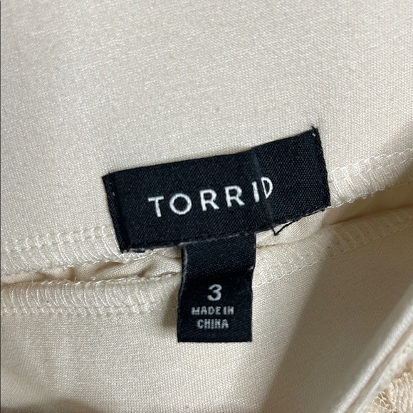 Torrid Cream Lace Skirt - Picture 2 of 8